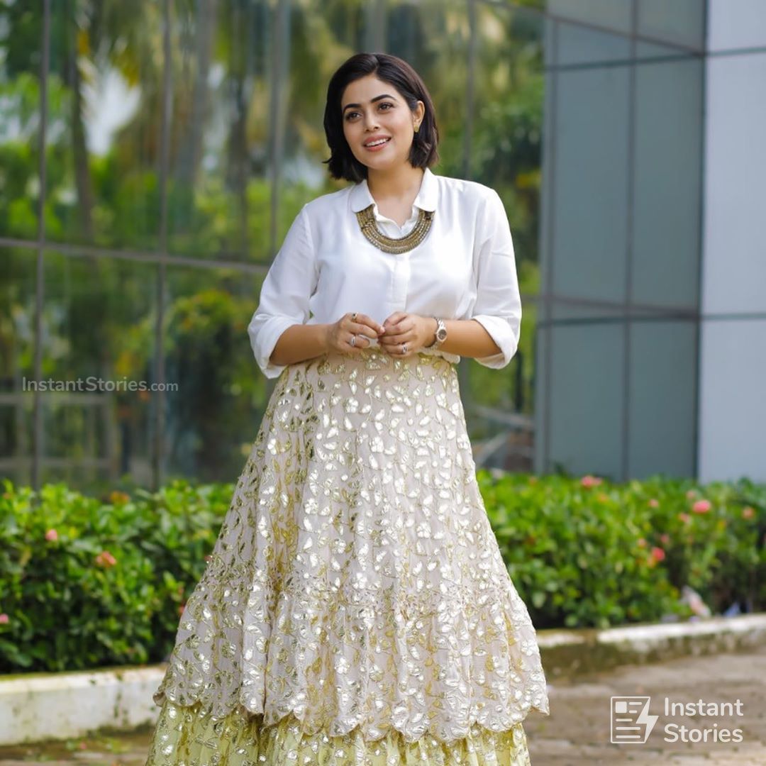 Shamna Kasim (Poorna) Hot HD Photoshoot Photos in White & Pink Dress (1080p) (16490) - Shamna Kasim (Poorna)