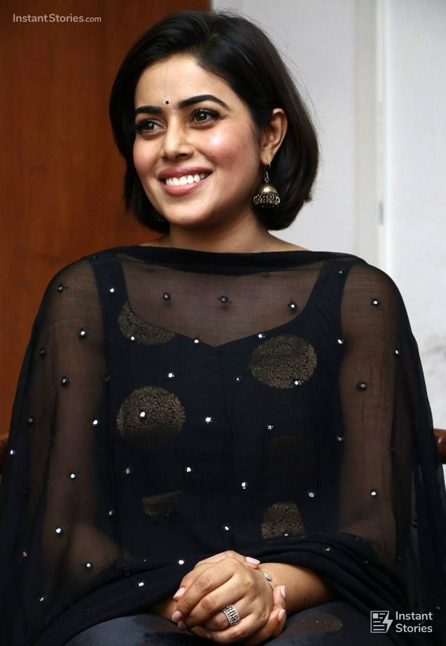 Shamna Kasim (Poorna) Hot HD Photos from Blue Whale Tamil Movie Launch (5815) - Shamna Kasim (Poorna)