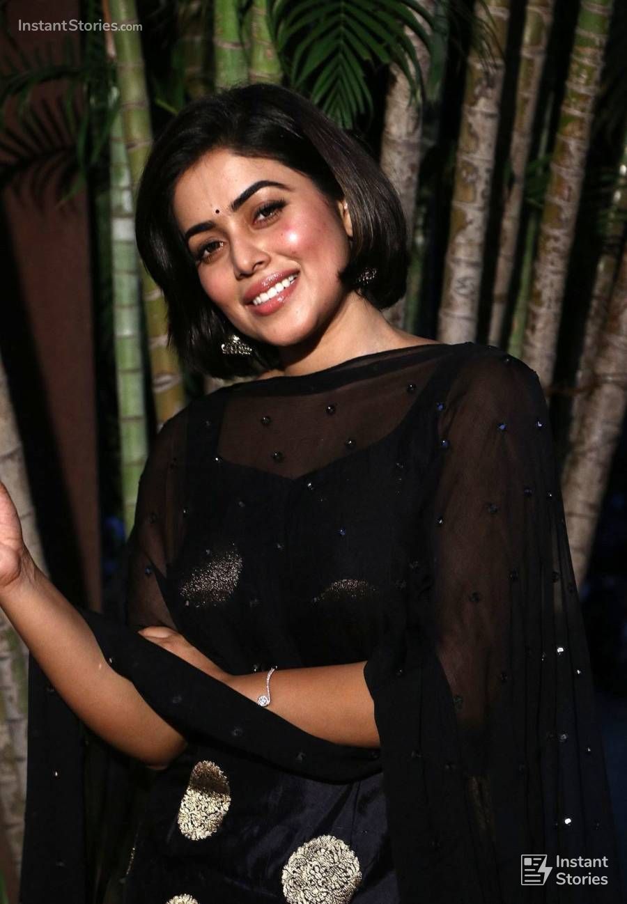 Shamna Kasim (Poorna) Hot HD Photos from Blue Whale Tamil Movie Launch (5823) - Shamna Kasim (Poorna)