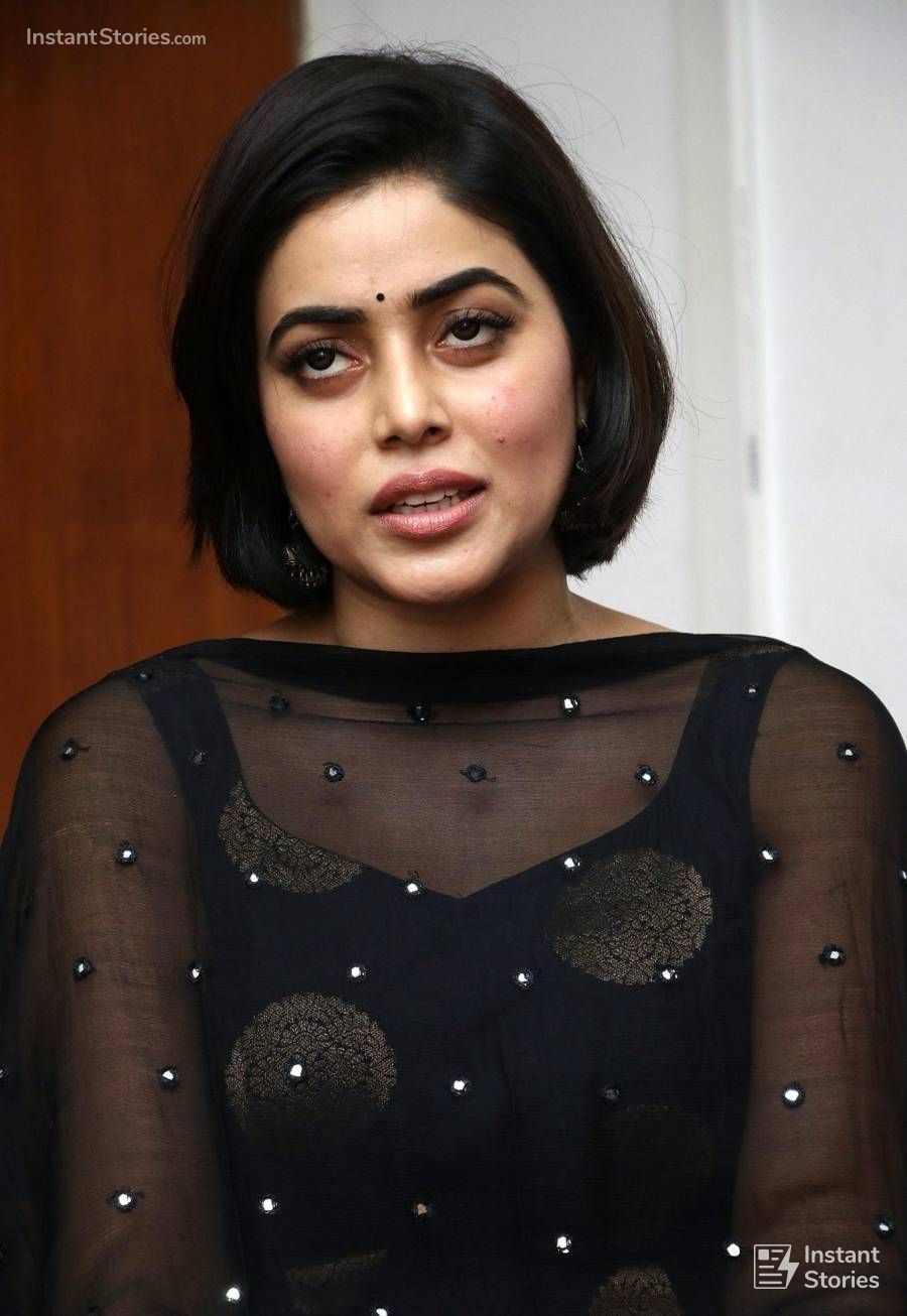 Shamna Kasim (Poorna) Hot HD Photos from Blue Whale Tamil Movie Launch (5822) - Shamna Kasim (Poorna)