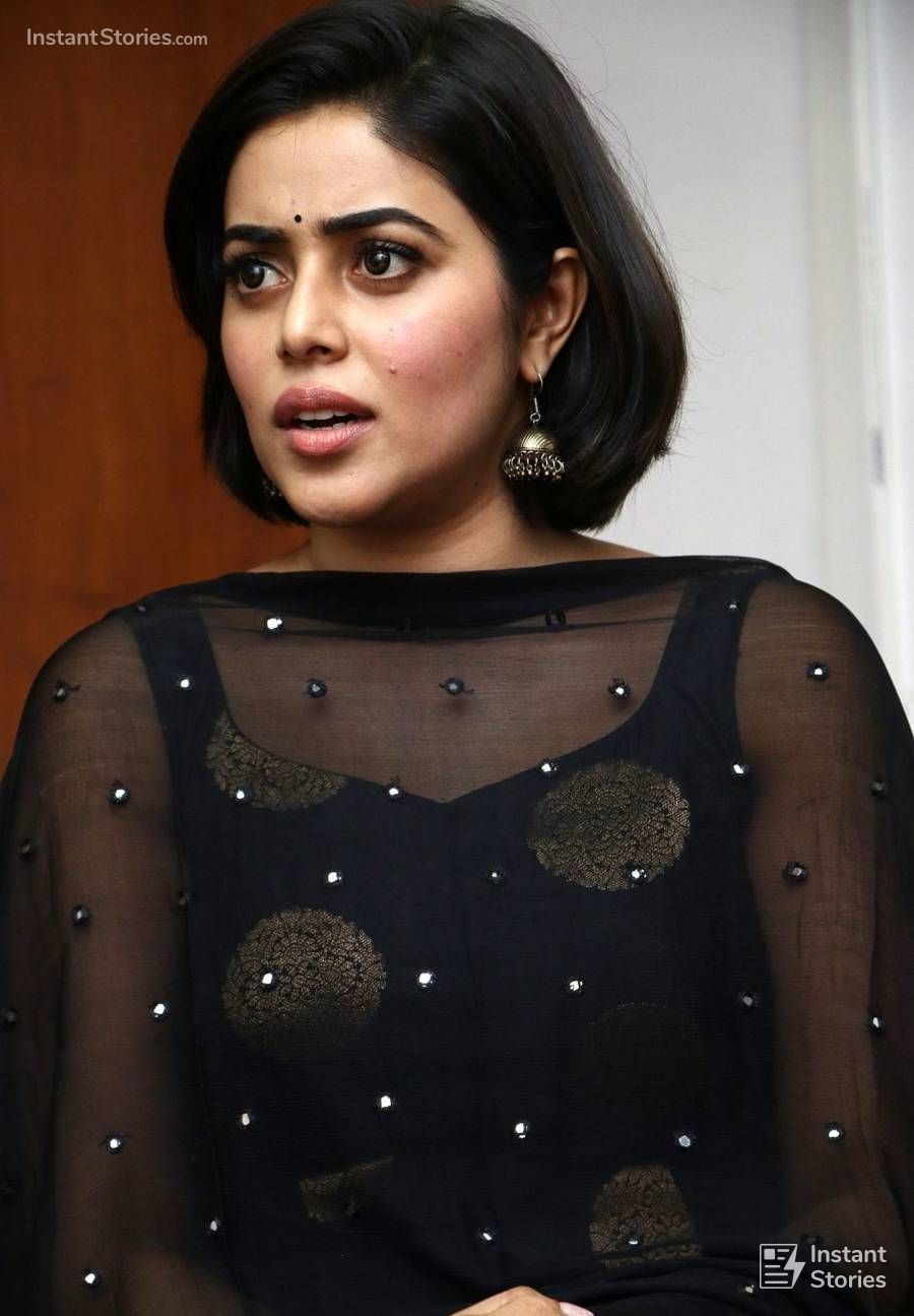 Shamna Kasim (Poorna) Hot HD Photos from Blue Whale Tamil Movie Launch (5816) - Shamna Kasim (Poorna)